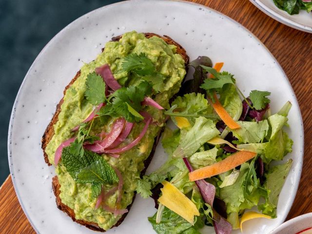 Papilles Coffeehouse & Restaurant TOAST AVOCAT